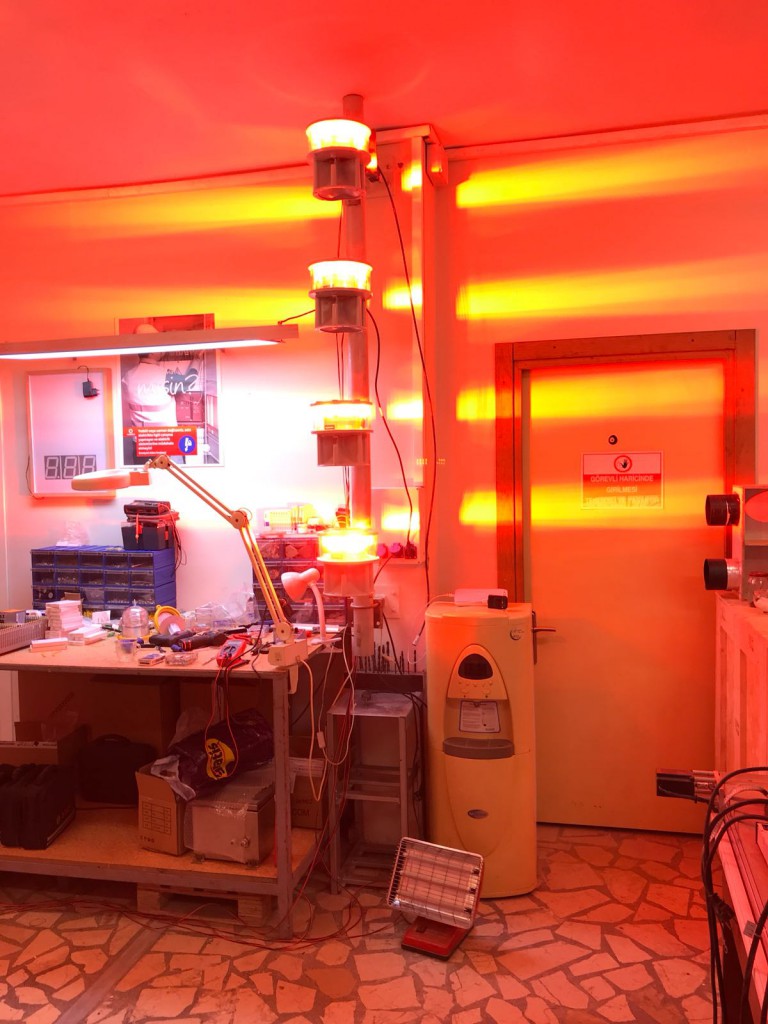 Luxsolar orta yoğunluklu uçak ikaz lambası sistemi